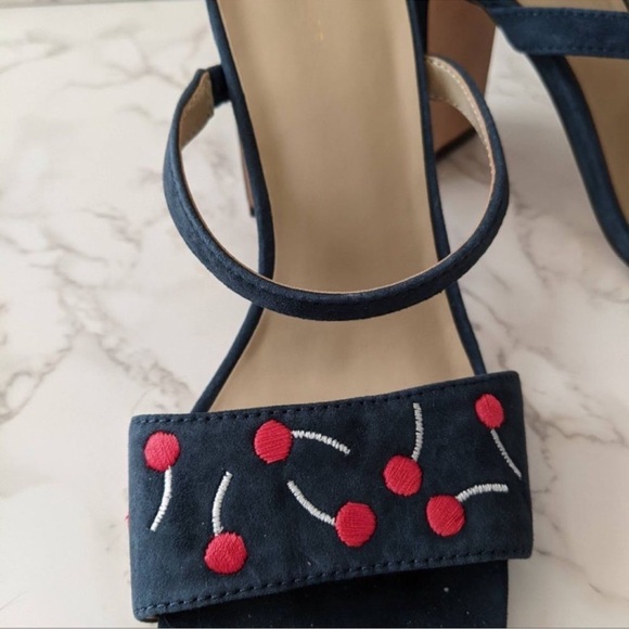 NWT RARE Ann Taylor Cherry Two Strap Suede Block Heel Sandal in Night Sky Size 9 - Picture 4 of 10